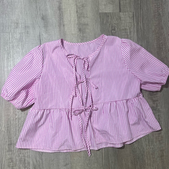 Amazon gingham print white/pink ties in front puff sleeve - medium - Picture 3 of 6